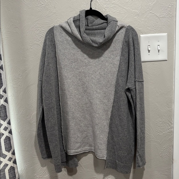 Mantovani Studio Sweaters - Mantovani Studio Colorblock Cashmere Wool Cowlneck Sweater Size Large